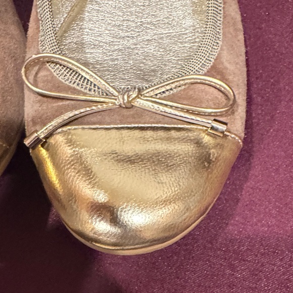 Jimmy Choo Gold and Tan Flats with Dust Bag- Like New Size 38.5 - Picture 5 of 10